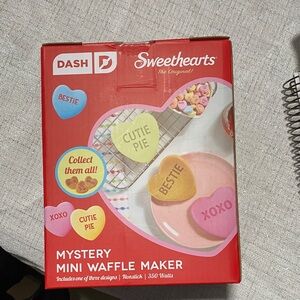 Dash Sweethearts Mini Waffle Maker